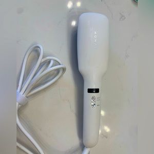 Monat ionic straightening brush